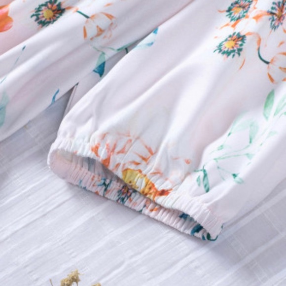 ‼️🌸Floral Print Puff Sleeves Romper 🌸‼️ - Picture 11 of 12